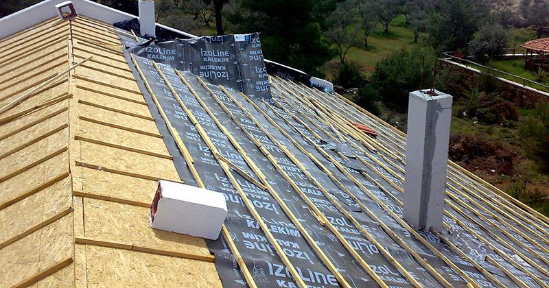 Kemeraltı EPDM Kauçuk Çatı – OSB üzerine serilmiş nefes alan su yalıtım örtüsü ve çıtalama